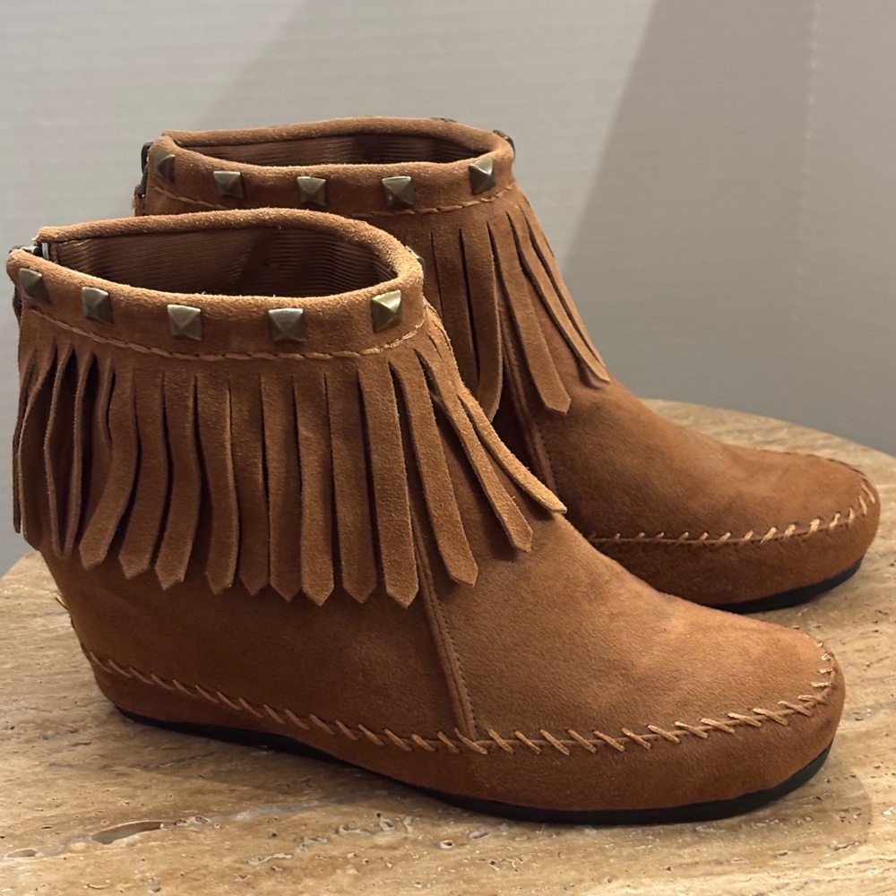 Mossimo Supply Co. "Karen" studded fringe ankle boots in cognac suede Sz 9.5